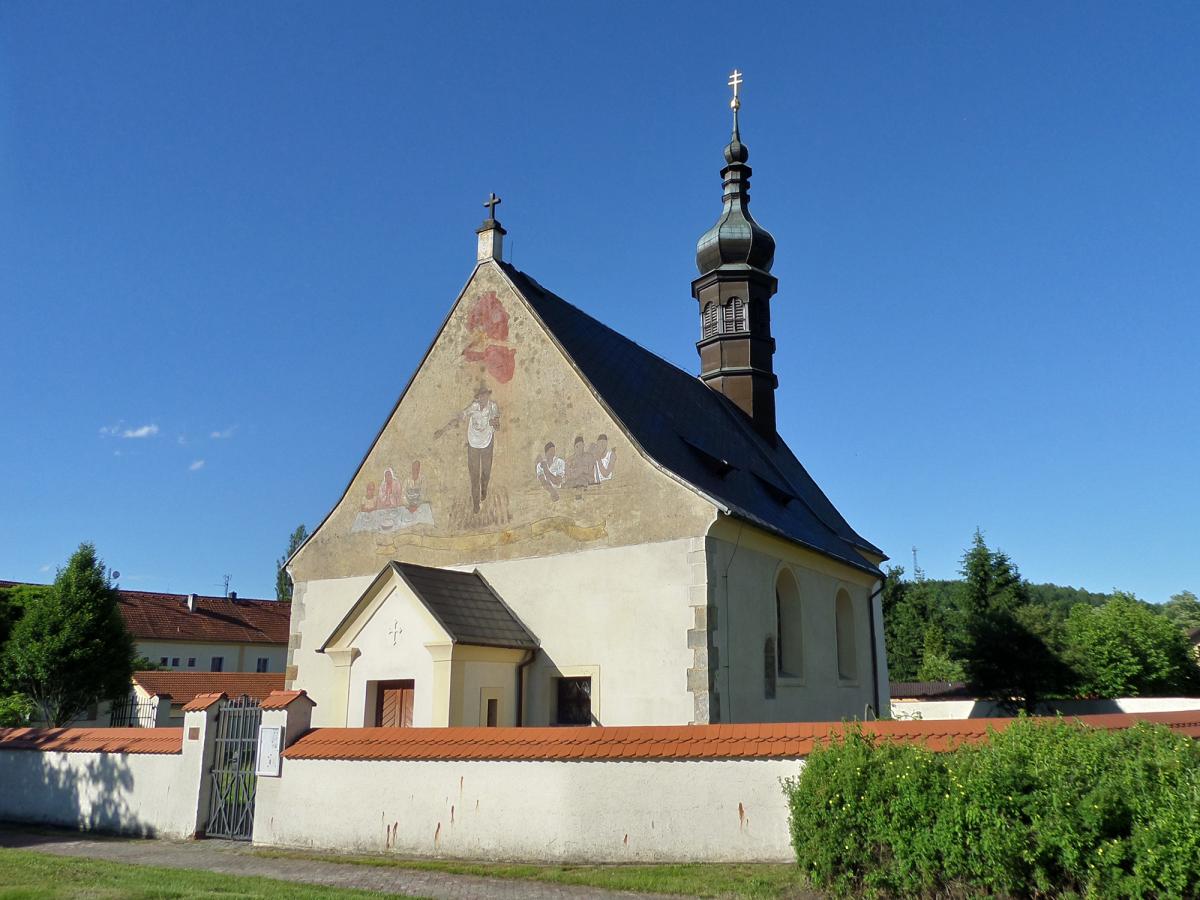 Kostel sv Kunhuty na návsi v Královském Poříčí